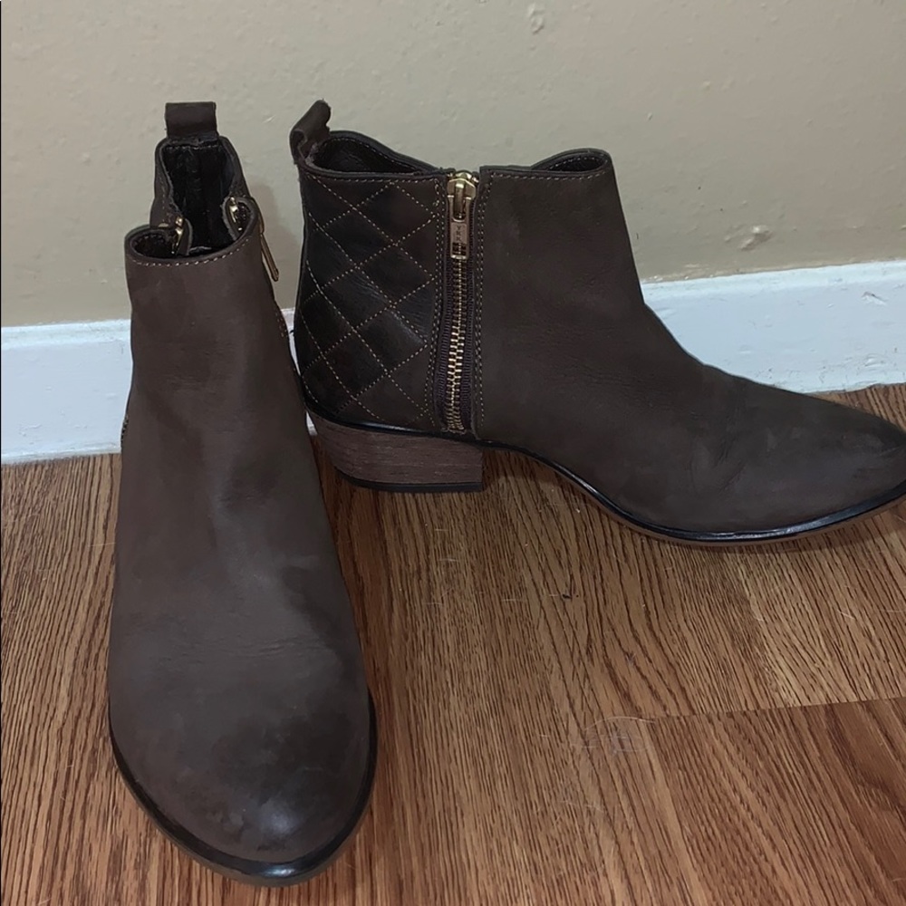 Steven Madden brown booties